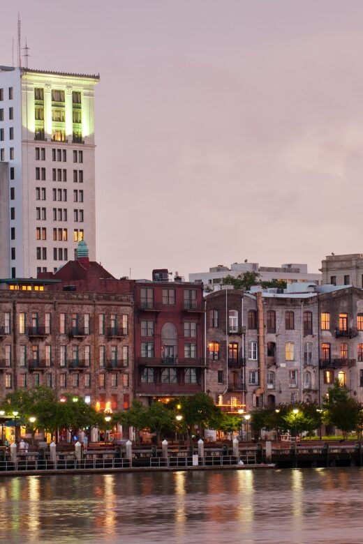 Self Guided Audio Ghost Tour in Savannah in 6 Languages - Savannah Ghost Tour With Audio: Why This Format Works