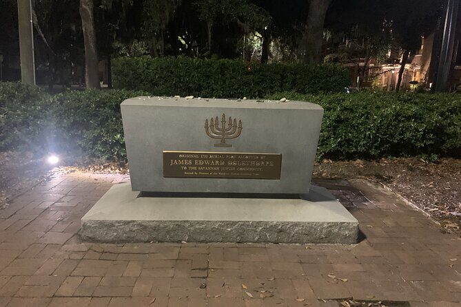 Self-Guided 'Old Squares of Savannah' Solo Walking Tour - Wright Square and Tomochichi: statue, grave, and city origin clues