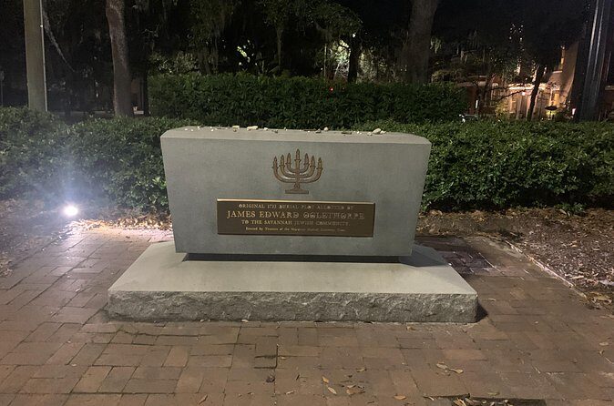 Self-Guided 'Old Squares of Savannah' Solo Walking Tour - Chippewa Square finish: the Forest Gump bench moment