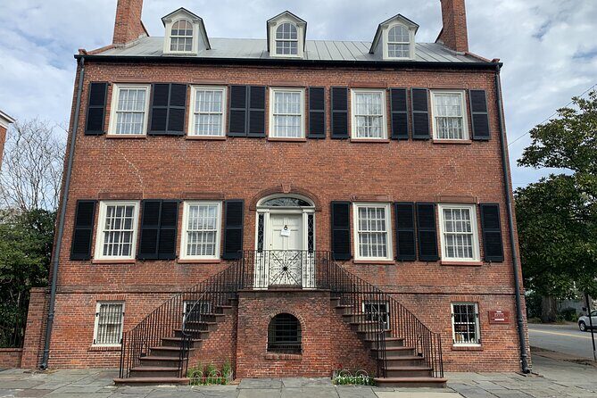 Self-Guided 'Old Squares of Savannah' Solo Walking Tour - Outside Owens-Thomas House & Slave Quarters: what you can learn from the street