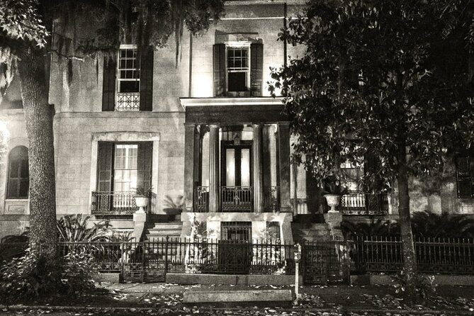 Spirits and Scoundrels Adults Only Savannah Ghost Tour | 10pm - What This Savannah Ghost Tour Feels Like at 10pm