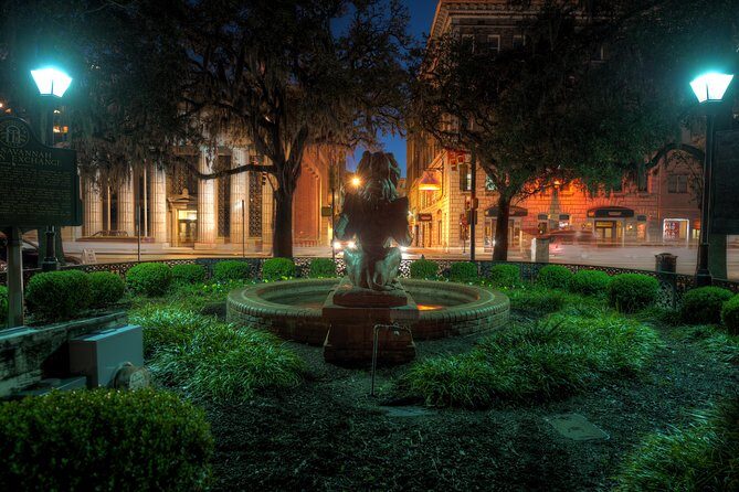 The Grave Tales Ghost Tour in Savannah - A 90-minute Savannah ghost walk that keeps moving