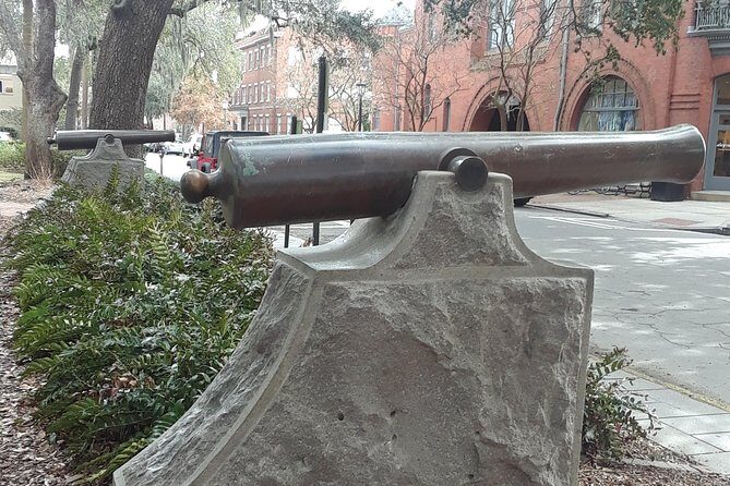 Walking Savannah's Hidden History Tour - Chippewa Square: A Clean Start into Savannah’s Historic District