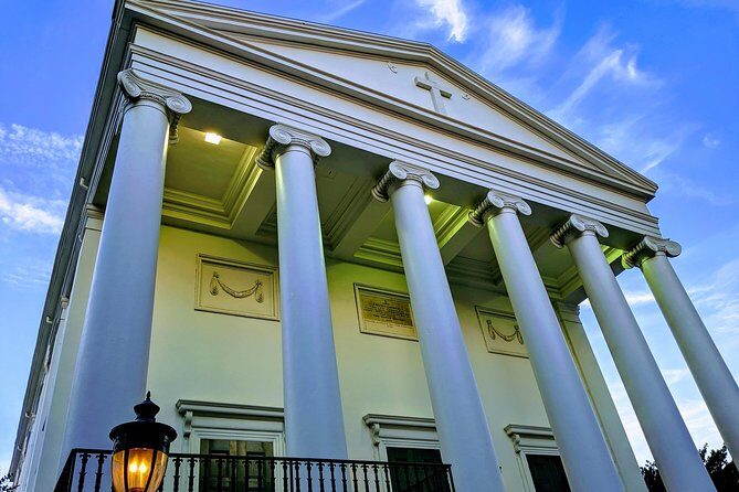 Walking Savannah's Hidden History Tour - Oglethorpe Square and Colonial Park Cemetery: A Different Mood