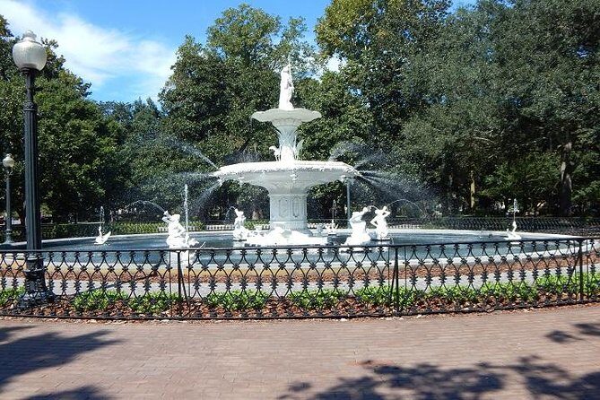 Walking Tour of Savannah's Historic District - Chippewa Square and Oglethorpe: The Founding Thread