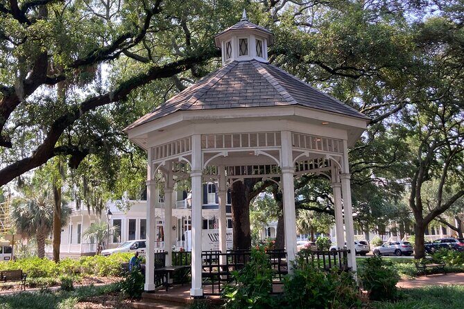Walking Tour of Savannah's Must-See Sights - Madison Square: Stately Details from Gargoyles to Knot Gardens